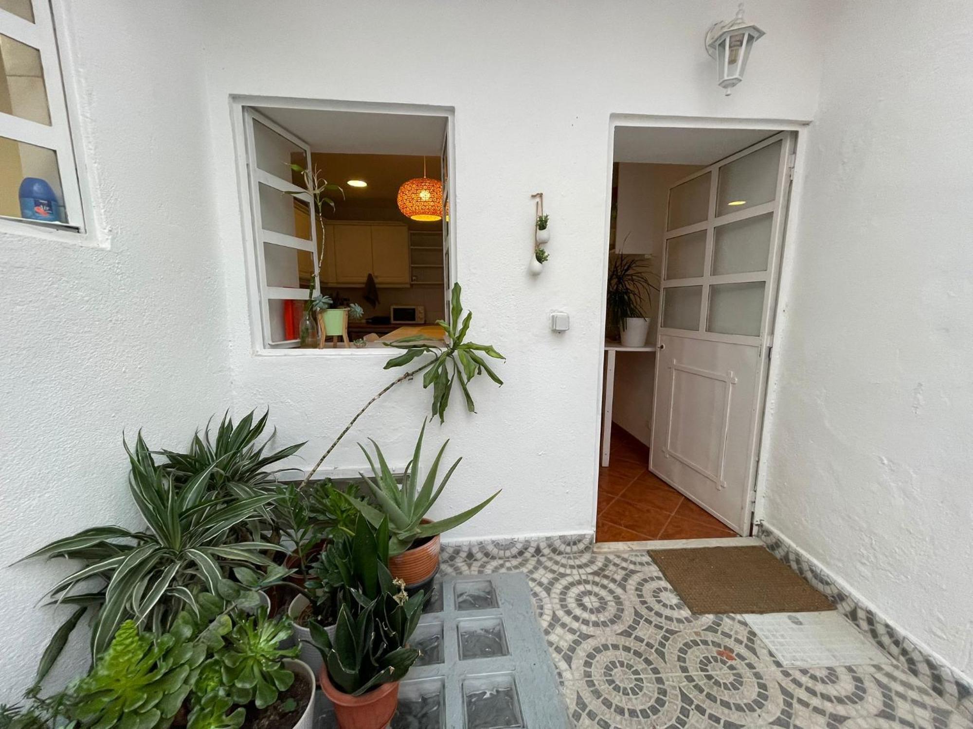Shared With Bright Private Patio In Lissabon