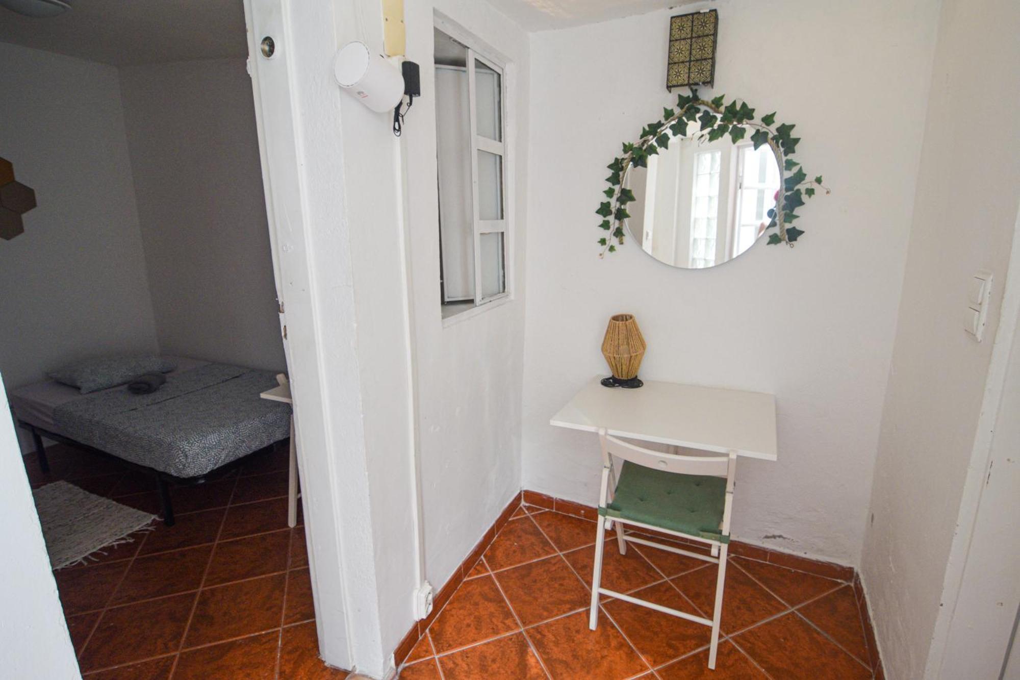 Shared With Bright Private Patio In Lissabon