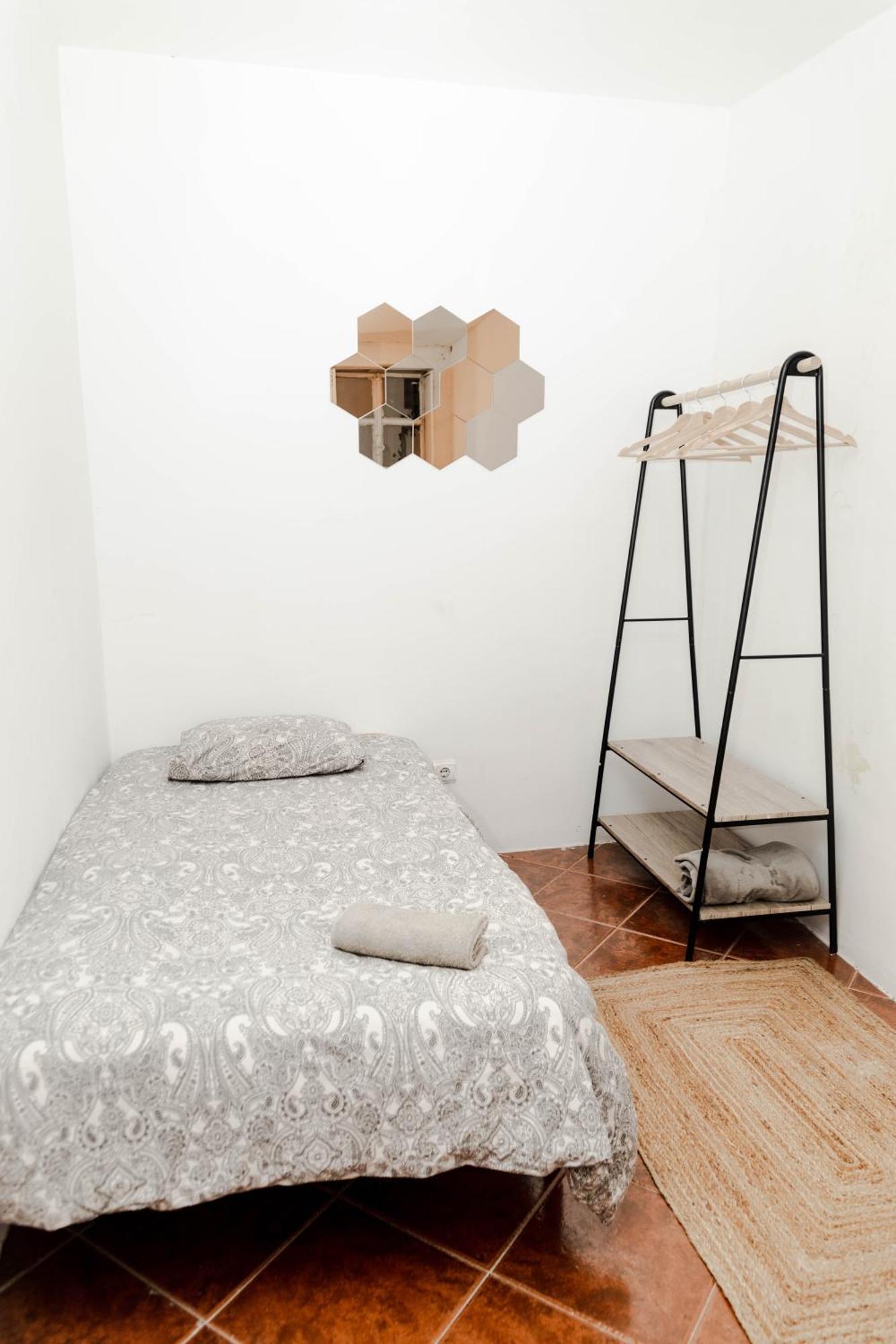 Shared With Bright Private Patio In * Lissabon
