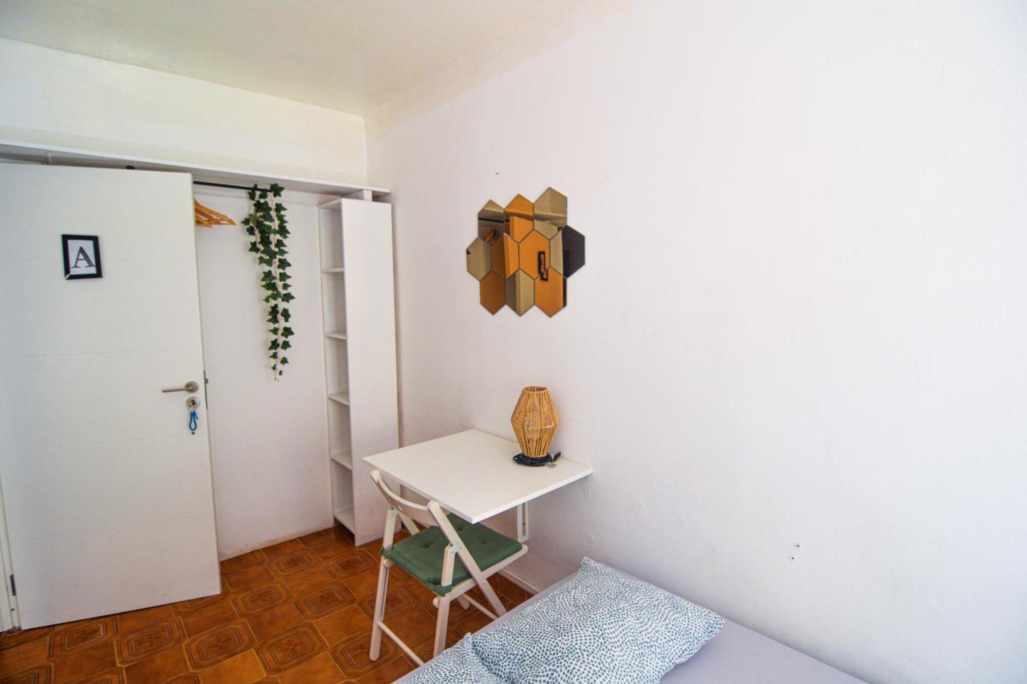 Shared With Bright Private Patio In Gasthof Lissabon