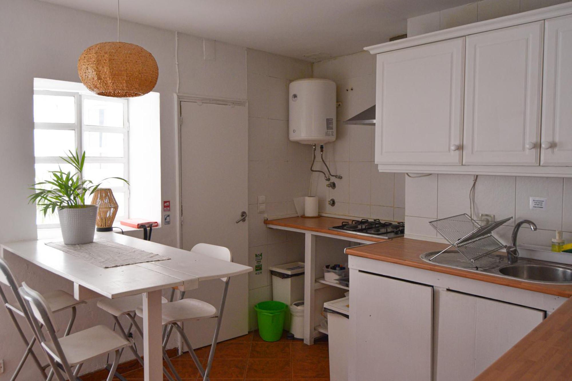 Shared With Bright Private Patio In Gasthof Lissabon