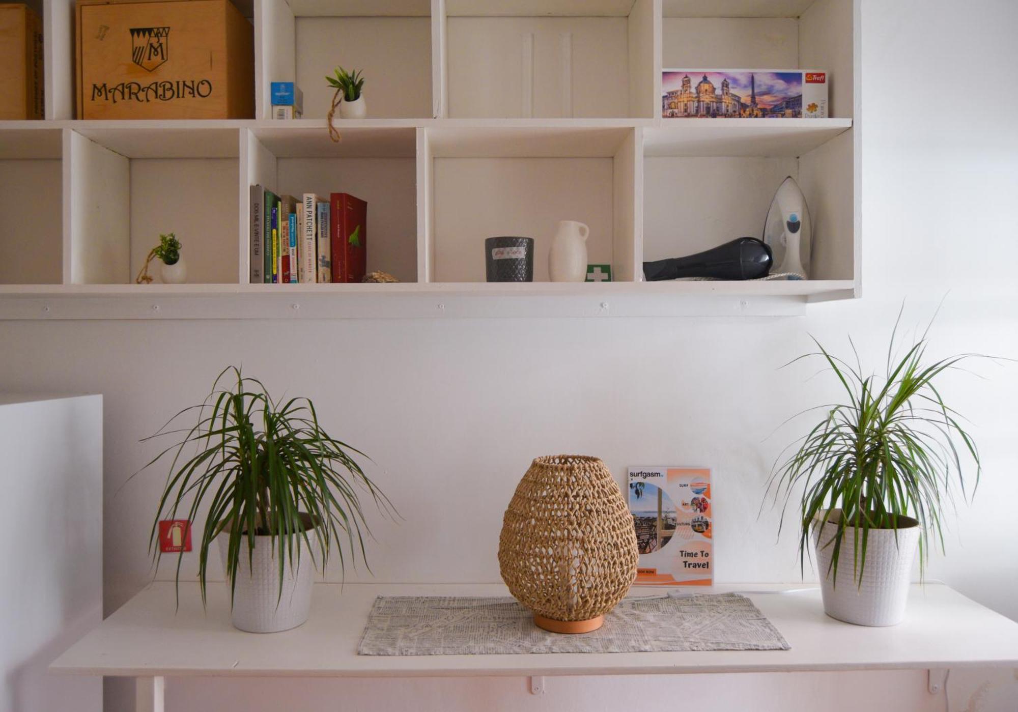 Shared With Bright Private Patio In * Lissabon